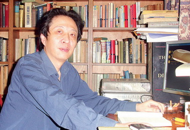 Dịch giả Yang Ziwu. Ảnh: Global Times.