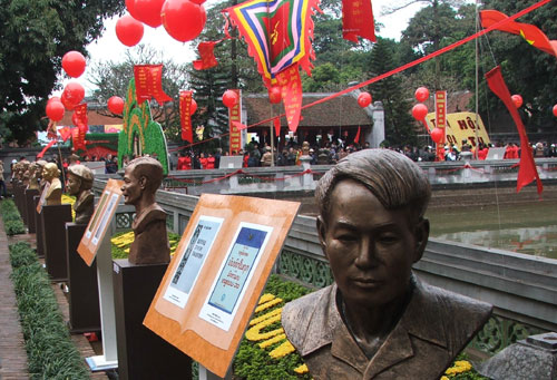 Vườn tượng văn nhân tại Ngày thơ Việt Nam lần thứ 9. Ảnh: VOV