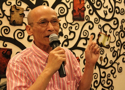 Nhà văn Nguyễn Văn Thọ trong buổi trò chuyện.