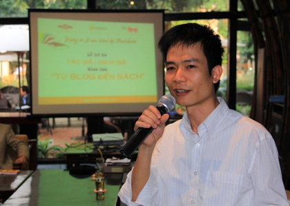 Nhà văn Đặng Thiều Quang trong cuộc thảo luận chủ đề "Từ blog đến sách".