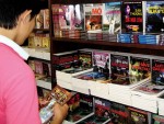 Sách kinh dị thu hút bạn đọc từ hình thức ghê rợn.