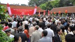 Nô nức người thơ với khách thơ. - Ảnh: Phùng Anh Tuấn.