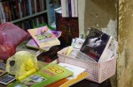 'Sợi xích' được bày bán ở khắp nơi một cách công khai. Ảnh: Tuấn Linh