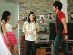 Hoài Linh cùng các diễn viên trẻ Elly Trần và Tim trong phim Hồn ma siêu quậy - Ảnh: Galaxy