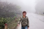 Nhiếp ảnh gia Tô Thanh Nghiệp chụp ảnh lưu niệm trong lần cùng Ngọc Quyên thực hiện loạt ảnh tại Mộc Châu (Sơn La), giữa khí hậu dày đặc sương mù.