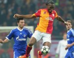 UEFA xử Ibrahimovic và gỡ rối cho Drogba