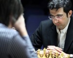 Kramnik vượt Carlsen chiếm ngôi đầu