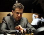 Levon Aronian dẫn đầu 'Người thách thức'