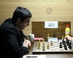 Carlsen hòa Kramnik để tách tốp