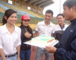 CĐV tặng quà Hữu Thắng ngày Thể thao Việt Nam