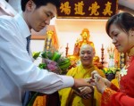 5 đôi uyên ương cưới tập thể ở chùa