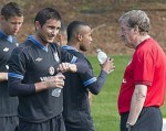 Lampard nhờ HLV Anh 'gỡ rối tơ lòng'