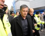 Mourinho đến London tối nay