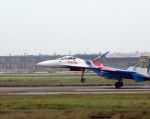 Su-27 của 'Hiệp sĩ Nga' ghé sân bay Nội Bài