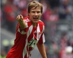 Bayern mất Badstuber thêm 10 tháng