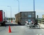 'Xe container lật trên cầu vượt Cát Lái do lỗi thiết kế'