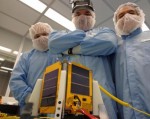 Ecuador cố cứu vệ tinh đâm trúng rác vũ trụ