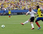 Podolski ghi bàn siêu nhanh giúp Đức thắng Ecuador