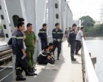 Tàu hỏa đâm người đàn ông bay xuống sông Sài Gòn