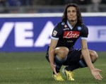 Cavani phát bực bởi lòng tham của Napoli