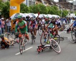 Tai nạn ở chặng một giải xe đạp Hội nhà báo TP HCM