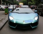 Lamborghini Aventador màu xanh lạ