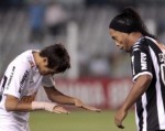Neymar khiêm tốn trước 'tượng đài Ronaldinho'