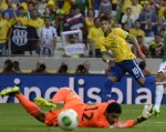 Neymar soi đường, Brazil đặt một chân vào bán kết