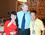 HLV Wenger với ''thử thách đầu tiên'' tại Hà Nội