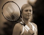 Sharapova dính chấn thương hông