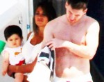 Thi đấu xong, Messi về ngay với vợ con