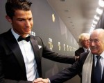 Chủ tịch FIFA công khai xin lỗi Ronaldo