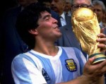 Maradona - hai mặt đối lập làm nên huyền thoại   