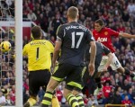 Man Utd 3-2 Stoke City: Khí phách là đây