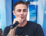 Fan nữ nồng nhiệt hôn Cannavaro