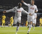Defoe lập kỷ lục trong ngày Tottenham đi tiếp ở Europa League