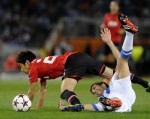 Van Persie siêu vô duyên, Man Utd bị cưa điểm