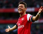 Wenger: 'Ozil rê bóng còn hơn Zidane'