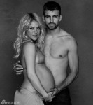 Shakira cởi đồ khoe bụng bầu cùng phi công trẻ