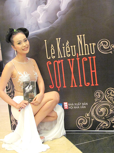 Lê Kiều Như trong buổi ra mắt sách hôm 12/3. Ảnh: Thoại Hà.