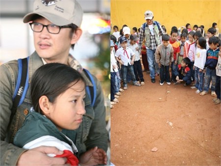 Choi Jin Young vui chơi bên các học sinh tiểu học ở Vĩnh Phúc trong một lần đến VN