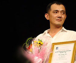 Nghệ sĩ Hữu Lộc tại Lễ bế mạc Hội diễn sân khấu chuyên nghiệp toàn quốc năm 2009 - Ảnh: Tuấn Long