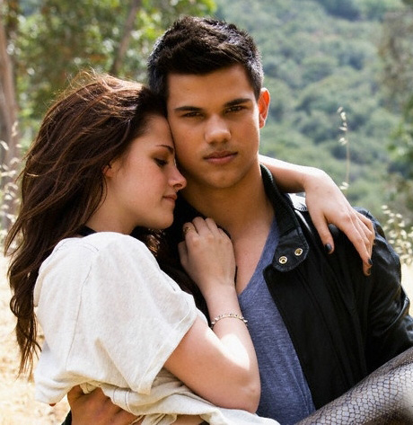 Taylor Lautner tiết lộ cảnh ngủ chung với Kristen Stewart