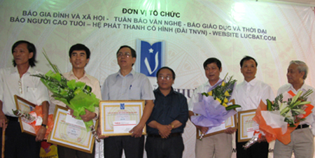 Lễ trao giải Cuộc thi thơ lục bát "Ngàn năm thương nhớ"