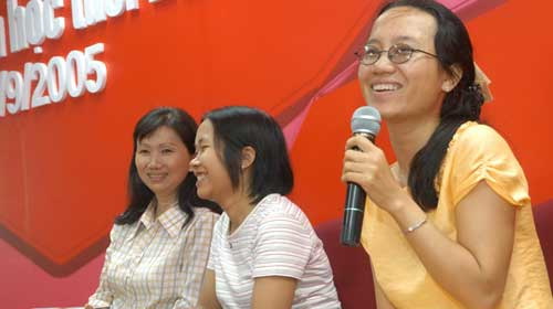 Những tác giả từng đoạt giải nhất Văn học tuổi 20 (từ phải qua): Trần Thị Hồng Hạnh, Nguyễn Ngọc Tư và Nguyên Hương