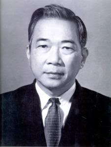 Nhà thơ Tố Hữu.