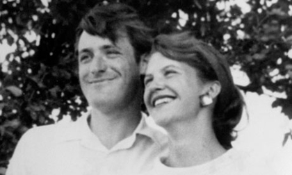 Ted Hughes và Sylvia Plath khi còn bên nhau. Ảnh: Guardian.