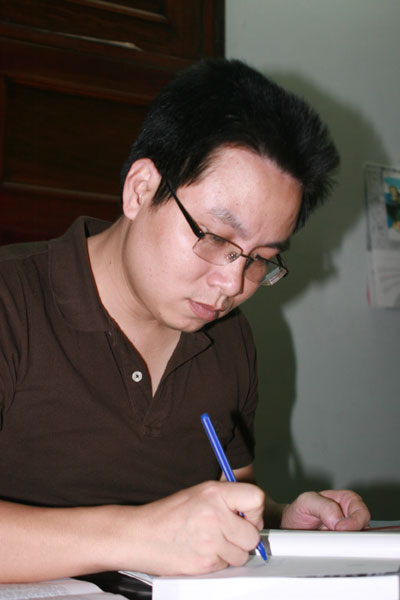 Nhà văn Nguyễn Đình Tú với cuốn tiểu thuyết thứ ba trong vòng ba năm.