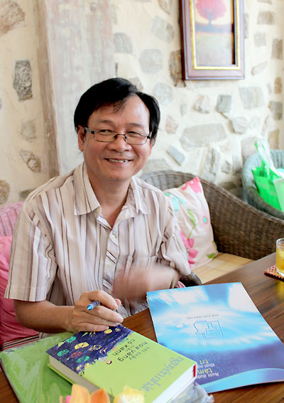 Nhà văn Nguyễn Nhật Ánh trong ngày họp báo giới thiệu sách mới sáng 8/12 ở TP HCM.