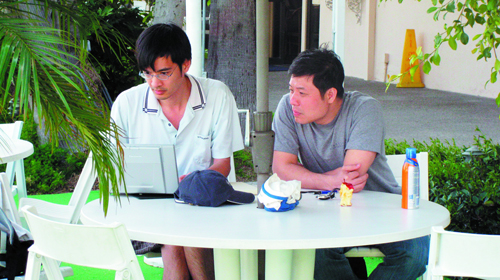 GS Terence Tao (trái) và GS Vũ Hà Văn